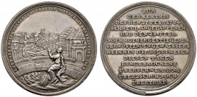 Nürnberg
Silbermedaille 1784 von J.L. Oexlein, auf die Überschwemmung. Nach links sitzende, betende Noris vor der Fleischbrücke, im Hintergrund durch...