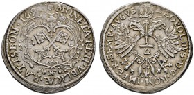 Regensburg
1/2 Taler 1694 (aus 1680). Stadtschlüssel in herzförmiger Barockkartusche, darüber Engelsköpfchen / Gekrönter Doppeladler, auf der Brust d...