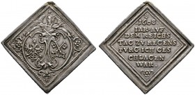 Regensburg
Dicke, klippenförmige Silbermedaille 1608 unsigniert, auf den Reichstag zu Regensburg. Engel hält das Reichs- und das Stadtwappen, seitlic...