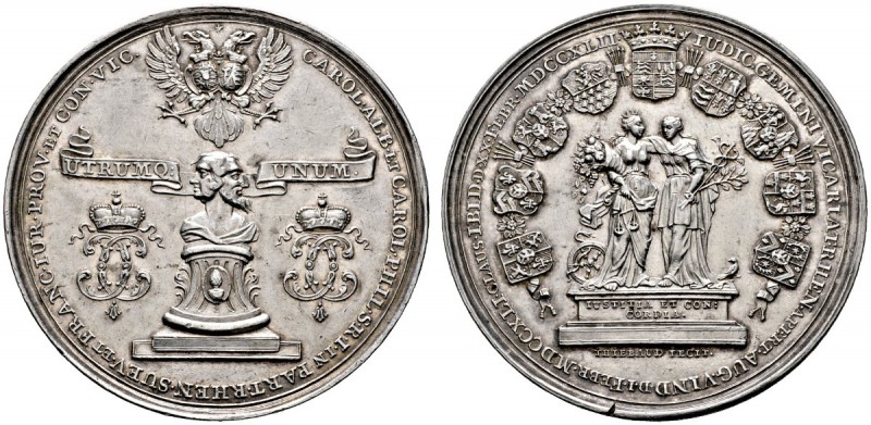 AUGSBURG
Silbermedaille 1742 von J. Thiébaud, auf das Reichsvikariatsgericht zu...