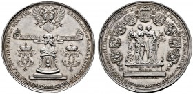AUGSBURG
Silbermedaille 1742 von J. Thiébaud, auf das Reichsvikariatsgericht zu Augsburg. Januskopf auf Postament, darauf Stadtpyr von Augsburg. Darü...