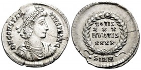 Constantius II, 337-361. Siliqua (Silver, 22 mm, 2.81 g, 6 h), Sirmium, 351-355. D N CONSTAN-TIVS P F AVG Pearl-diademed, draped and cuirassed bust of...