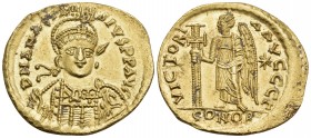Anastasius I, 491-518. Solidus (Gold, 21 mm, 4.49 g, 6 h), Constantinople, 3rd officina (Γ), 492-507. D N ANASTA-SIVS P P AVG Helmeted and cuirassed b...