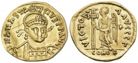 Anastasius I, 491-518. Solidus (Gold, 15 mm, 3.64 g, 6 h), Constantinople, 3rd officina (Γ), 492-507. D N ANASTA-SIVS P P AVG Helmeted and cuirassed b...