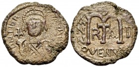 Maurice Tiberius, 582-602. 40 Nummia or Follis (Bronze, 21 mm, 5.46 g, 6 h), Ravenna, 2nd officina, RY 2 (583/4). D N TIbE-[R mAVRIC PP AVG] Crowned a...