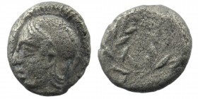 Aeolis, Elaia Circa 350-320 BC. Diobol AR
Helmeted head of Athena left, pellet behind.
Rev: Olive wreath,
SNG Kayhan 81.
1,28 gr. 10 mm