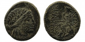 IONIA. Smyrna. Circa 105-95 BC. AE
Laureate head of Apollo right
Rev: Homer seated left, holding scroll, transverse sceptre behind; BMC 87-8
4,25 gr. ...