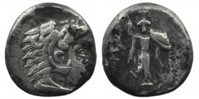 Mysia, Pergamon. AR Diobol c. 310-282 BC.
Obv. Head of Herakles to right, wearing lion skin.
Rev: Palladion standing facing.
SNG BN 1562.
1,33 gr. 12 ...