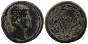 ASIA MINOR. Uncertain. Augustus (27 BC-AD 14). Ae.
Bare head right.
Rev: AVGVSTVS.
Legend in one line within laurel wreath.
RPC 2235.
12,99 gr. 24 mm