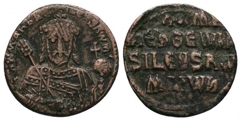 Romanus I Lecapenus AD 920-944. Constantinople Follis Æ. +RWMAh bASILEVS RWM, cr...
