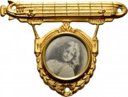 Slg. Joos - Medaillen, Plaketten, Abzeichen der Luftfahrt 1783-1945
 Vergoldetes Blechabzeichen in Zeppelinform o.J. Luftschiff nach rechts mit dekor...