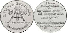 König, Helmut 1934-2017 Silbermedaille 2003. 2. Thüringer Bergmannstag 5.-7.9.2003 in Sondershausen. Förderturm zwischen Wappen / 8 Zeilen Schrift übe...