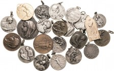 Erster Weltkrieg
Lot-22 Stück Interessantes Lot französischer Medaillen. Unterschiedliche Motive in unedlen Metallen Vorzüglich