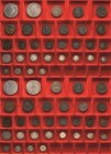 Italien
Lot-31 Stück Sammlung von Münzen zur Zeit Napoleons. Vom 5 Lire bis zum Soldo. Großteils Münzen mit dem Porträt Napoleons. Darunter u.a.: 5 L...
