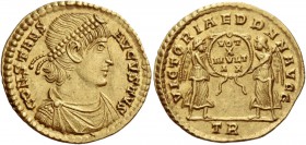 Constans augustus, 337 – 350. Solidus, Treviri 347-348, AV 4.47 g. CONSTANS – AVGVSTVS Pearl-diademed, draped and cuirassed bust r. Rev. VICTORIAE D D...
