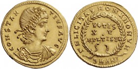 Constantius II augustus, 337 – 361. Solidus, Antiochia 337-347, AV 4.45 g. CONSTAN – TIVS AVG Pearl-diademed, draped and cuirassed bust r. Rev. FELICI...