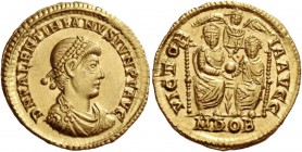 Valentinian II, 375 – 392. Solidus, Mediolanum 378-383, AV 4.50 g. D N VALENTINIANVS IVN P F AVG Pearl-diademed, draped and cuirassed bust r. Rev. VIC...