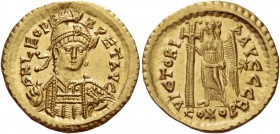 Leo I, 457 – 474. Solidus, Constantinopolis 462 or 466, AV 4.51 g. D N LEO PE – RPET AVG Helmeted, pearl-diademed and cuirassed bust facing three-quar...