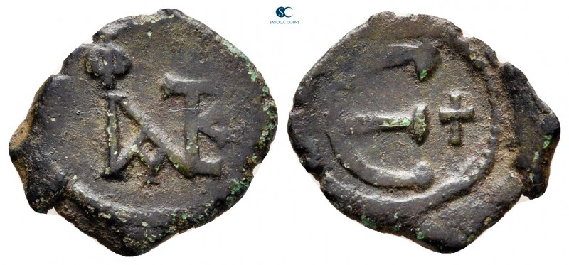 Justin II AD 565-578. Constantinople
Pentanummium Æ

17 mm., 1,20 g.



v...