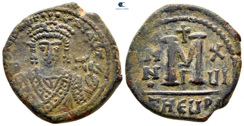 Maurice Tiberius AD 582-602. Theoupolis (Antioch)
Follis Æ

29 mm., 11,40 g....