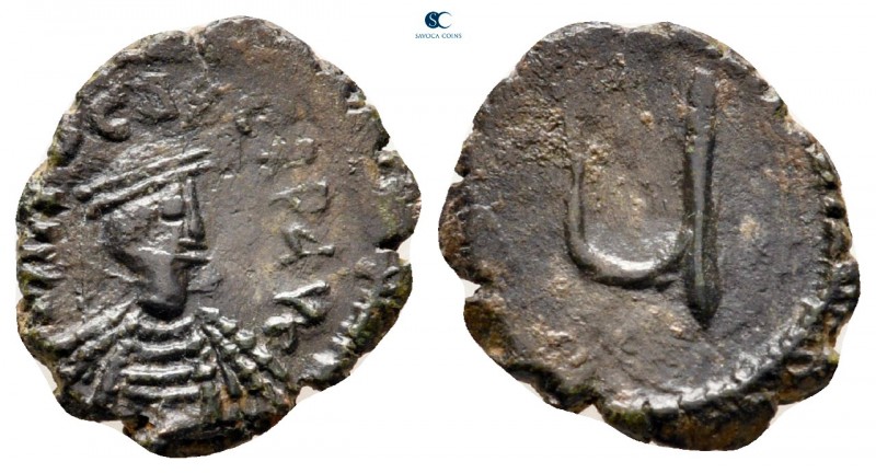 Phocas AD 602-610. Constantinople
Pentanummium Æ

16 mm., 1,36 g.



very...