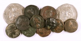Lote de 10 bronces (distintos periodos y cecas), incluye 2 dracmas del Imperio Sasánida. Total 12 monedas. A examinar. BC/MBC+.