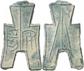 (350-250 a.C.). China. Dinastía Zhou. Moneda azada. (D.H. 3.182 var) (Schjöth 19). 4,17 g. AE. Escasa así. EBC.