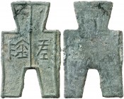 (350-250 a.C.). China. Dinastía Zhou. Yan. Moneda azada. (D.H. 3.366) (Schjöth falta). 3,90 g. AE. Un pequeño fragmento roto y pegado. Escasa. EBC.