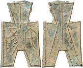 (350-250 a.C.). China. Dinastía Zhou. Han. Moneda azada. (D.H. 3.417) (Schjöth 29). 5,70 g. AE. Escasa así. EBC.