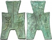 (350-250 a.C.). China. Dinastía Zhou. Han. Moneda azada. (D.H. 3.420) (Schjöth falta). 3,68 g. AE. Escasa así. EBC.