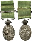 1915. Alfonso XIII. Campaña de África. Medalla. (Pérez Guerra 816b var). 19,22 g. 40x28 mm. Plata. Con corona, cinta y pasador con tetuán inscrito. Be...