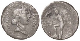 ROMANE IMPERIALI - Giulio Cesare († 44 a.C.) - Denario - Testa di Venere a d. /R Trinacrus a s. posa il piede d. su una prua di nave e tiene la trinac...