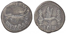 ROMANE IMPERIALI - Marc'Antonio († 30 a.C.) - Denario - Galera pretoriana /R LEG III - Aquila legionaria tra due insegne militari B. 106; Cr. 544/15 (...