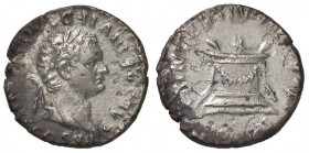 ROMANE IMPERIALI - Domiziano (81-96) - Denario - Busto laureato a d. /R Altare acceso attorniato da una ghirlanda (AG g. 2,36)
qBB