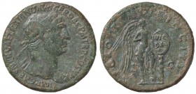 ROMANE IMPERIALI - Traiano (98-117) - Sesterzio - Busto laureato e drappeggiato a d. con egida /R La Vittoria stante a d. con uno stiletto incide uno ...