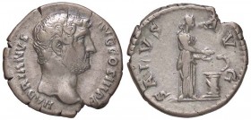 ROMANE IMPERIALI - Adriano (117-138) - Denario - Testa a d. /R La Salute stante a d. alimenta un serpente che si erge da altare C. 1335; RIC 267 (AG g...