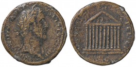 ROMANE IMPERIALI - Antonino Pio (138-161) - Sesterzio - Testa laureata a d. /R Tempio a dieci colonne con cinque figure nel frontone, sopra tre figure...
