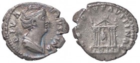 ROMANE IMPERIALI - Faustina I (moglie di A. Pio) - Denario - Busto drappeggiato e diademato a d. /R Tempio esastilo sormontato da quadriga di fronte t...