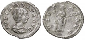ROMANE IMPERIALI - Giulia Maesa (ava di Elagabalo) - Denario - Busto a d. /R La Pietà stante a s. presso un altare acceso con la mano d. alzata e scat...