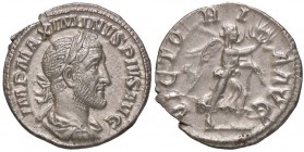 ROMANE IMPERIALI - Massimino I (235-238) - Denario - Busto laureato e corazzato a d. /R La Vittoria di corsa a d. con corona e palma C. 99; RIC 16 (AG...