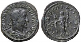ROMANE IMPERIALI - Massimino I (235-238) - Sesterzio - Busto laureato e drappeggiato a d. /R La Fedeltà stante a s. con due insegne militari C. 10 (AE...