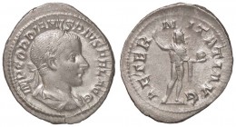 ROMANE IMPERIALI - Gordiano III (238-244) - Denario - Busto laureato e drappeggiato a d. /R Il Sole radiato stante a s. con la mano d. alzata e un glo...