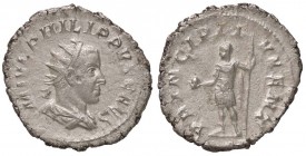 ROMANE IMPERIALI - Filippo II (247-249) - Antoniniano - Busto radiato e drappeggiato a d. /R L'Imperatore stante a s. con globo e lancia C. 48; RIC 21...
