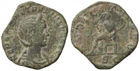 ROMANE IMPERIALI - Erennia Etruscilla (moglie di Traiano Decio) - Sesterzio - Busto diademato a d. su crescente /R Il Pudore seduto a s. si aggiusta i...