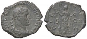 ROMANE IMPERIALI - Treboniano Gallo (251-253) - Sesterzio - Busto laureato e drappeggiato a d. /R La Pietà stante a s. presso un altare con le mani al...
