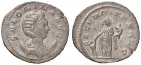 ROMANE IMPERIALI - Salonina (moglie di Gallieno) - Antoniniano - Busto diademato a d. su crescente /R La Fecundità stante a d., porge la mano a un bam...