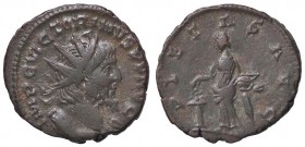 ROMANE IMPERIALI - Vittorino (268-270) - Antoniniano - Busto radiato, corazzato e drappeggiato a d. /R La Pietà stante a s. presso un altare, versa de...