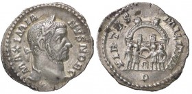 ROMANE IMPERIALI - Massimiano Ercole (286-310) - Argenteo - Busto laureato a d. /R I Tetrarchi sacrificanti davanti a una porta da campo a sei torri C...