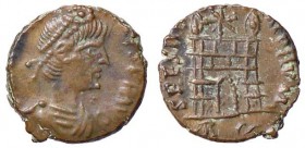 ROMANE IMPERIALI - Magno Massimo (383-388) - AE 4 (Aquileia) - Busto diademato e drappeggiato a d. /R Porta da campo sormontata da due torri e una da ...