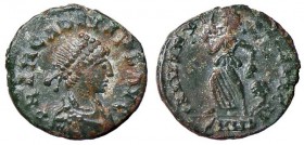 ROMANE IMPERIALI - Arcadio (383-408) - AE 4 - Busto diademato e corazzato a d. /R La Vittoria andante a s. con trofeo e prigioniero (AE g. 1,48)
qSPL